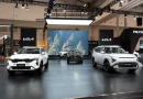Booth pameran otomotif modern dengan dekorasi bernuansa Korea