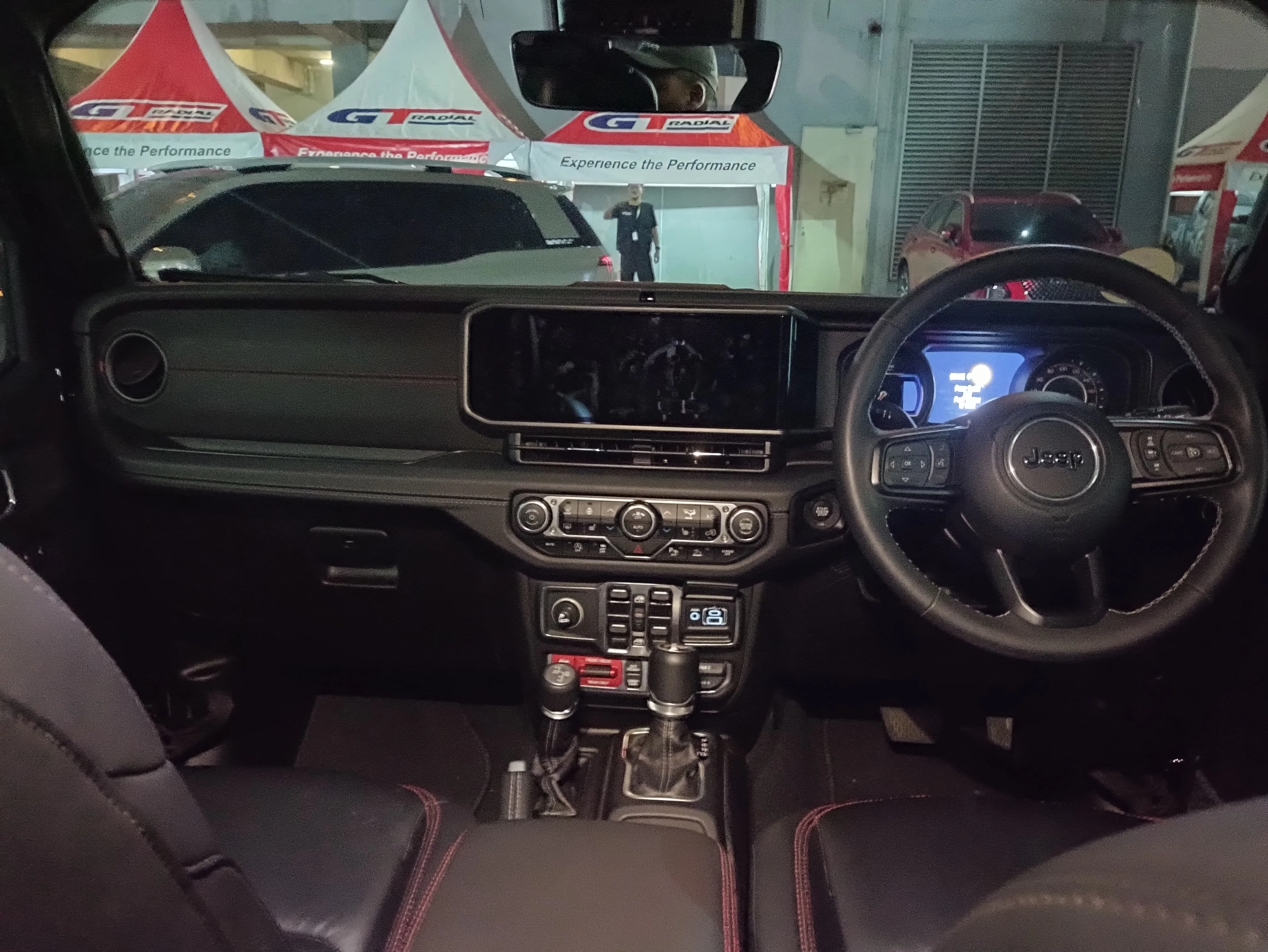 Tampilan Interior Depan Untuk Penumpang dan Pengemudi (arsip stapo.id)