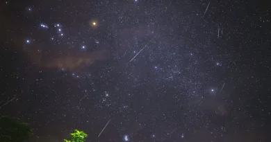 Fenomena Langit Agustus 2026, Gerhana Matahari Total hingga Hujan Meteor Perseid Ilustrasi gerhana matahari total dengan korona yang bersinar di langit malam yang gelap