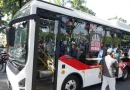 Ilustrasi konsep bus listrik perkotaan ramah lingkungan sebagai transportasi publik modern
