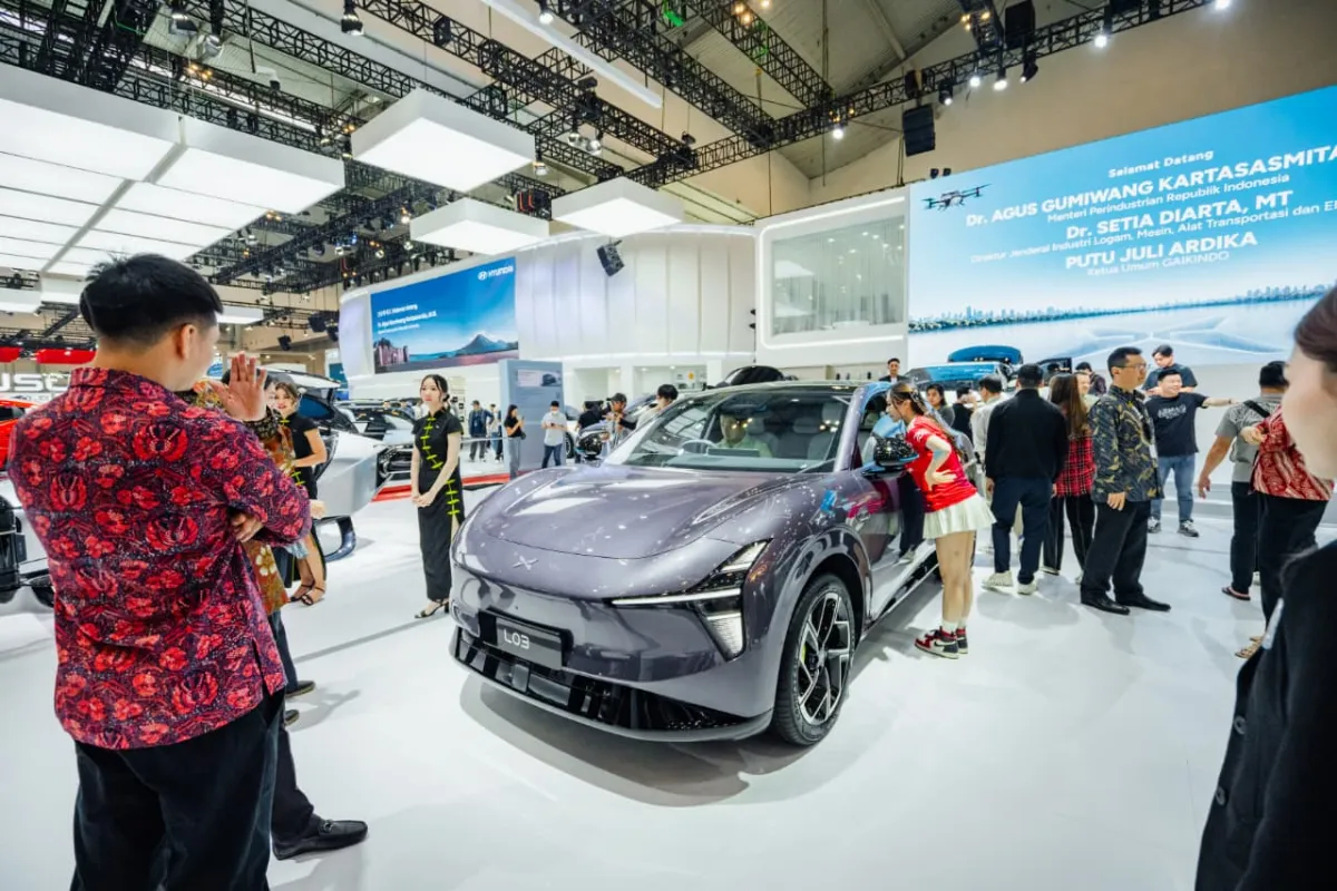 Model SUV listrik pintar global terbaru XPENG L03 yang mengusung desain futuristik modern