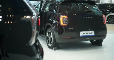 GAC Indonesia Hadirkan AION UT Black di GIIAS 2026, Hatchback Listrik dengan Harga Mulai Rp 299 Juta Desain modern mobil listrik hatchback dengan bodi aerodinamis berwarna hitam elegan.