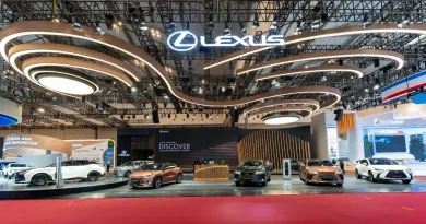 Discover the Evolution of Luxury: Perjalanan Multi-Sensori di Booth Lexus GIIAS 2026 Visualisasi abstrak dari instalasi kemewahan modern dengan pencahayaan futuristik yang elegan.