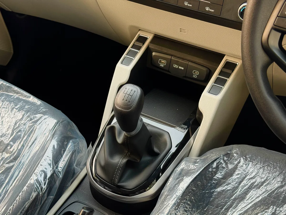 Transmisi manual mobil MPV modern