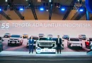 Visualisasi mobil listrik SUV dan hybrid mewah dengan teknologi modern di pameran otomotif nasional.