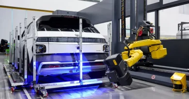 Hologram pengukuran presisi Digital Measuring Center pada bodi mobil Kia