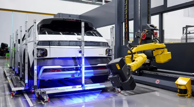 Hologram pengukuran presisi Digital Measuring Center pada bodi mobil Kia
