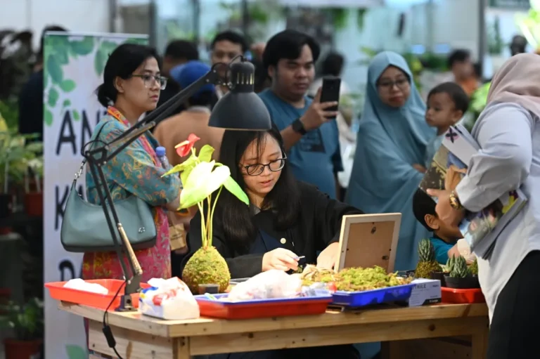 Koleksi tanaman hias langka dan tanaman platycerium dalam pameran florikultura