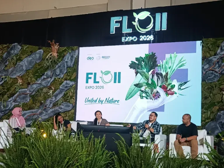 Ilustrasi Fern Walk II untuk Stapo.id