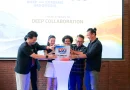 Peralatan selam dan petualangan outdoor tertata elegan di atas meja kayu