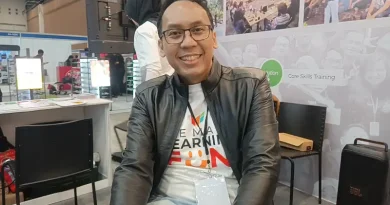 Ilustrasi Karakter Tim untuk Stapo.id