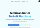 Kompas dan diagram pemetaan karier di atas meja kayu