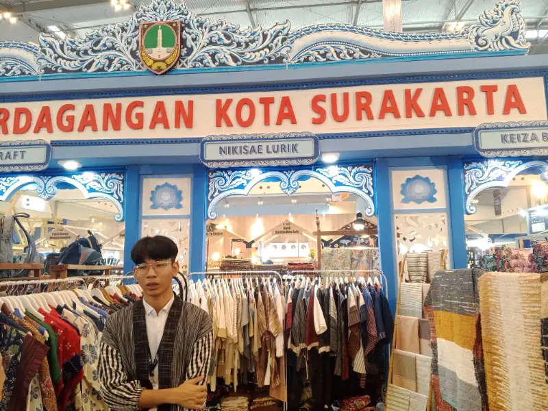 Ilustrasi Nikisae Lurik tenun ramah lingkungan untuk Stapo.id