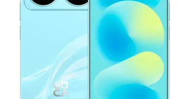 Detail modul kamera smartphone premium beresolusi tinggi di atas permukaan reflektif